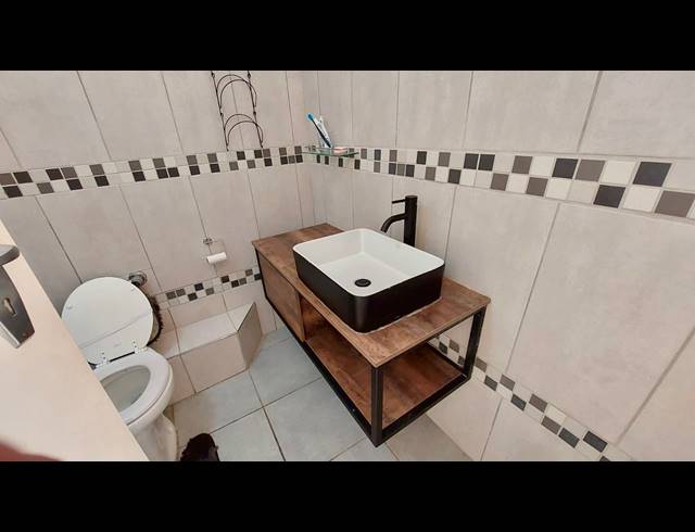 2 BEDROOM APARTMENT FOR SALE IN TOWNSEND ESTATE
